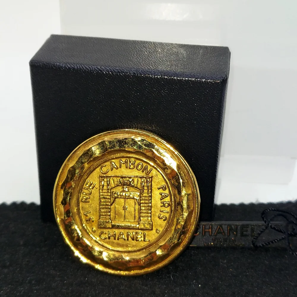 CHANEL 31 Rue Cambon Goldplated Brooch Vintage VGVC - Picture 4 of 4